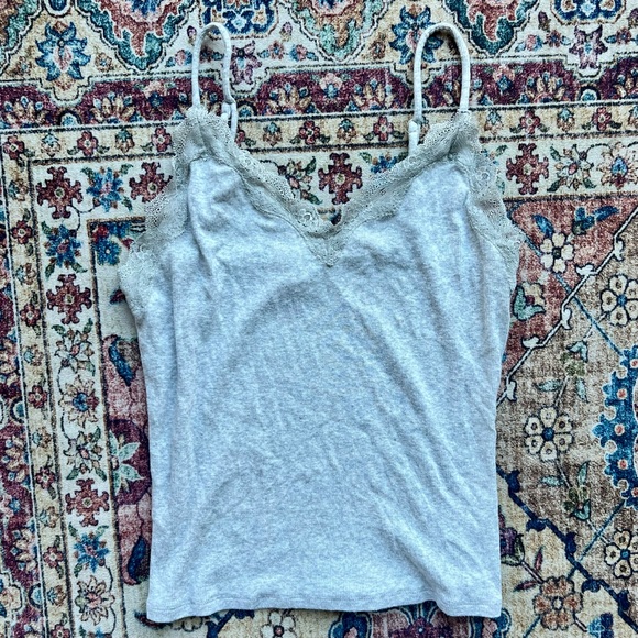 Express Tops - EXPRESS fitted light grey stretchy cropped lace detailed tank top, size M